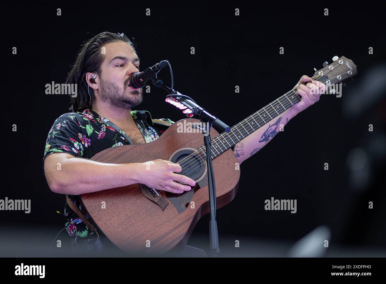 Randale und Freunde - Das Querbeat-Festival, 22.06.2024 Milky chance Sänger Clemens Rehbein -- Zum dritten mal feiert die Köln/Bonner Brass-Party-Band Querbeat AM 22.6.2024 in der Rheinaue in Bonn ihr eigenes Festival. Mit dabei sind in diesem Jahr Dilla, Sirens of Lesbos, Ennio, Roy Bianco & die Abbrunzati Boys, Milky chance und Querbeat. Moderiert wird die Veranstaltung von Jeannine Michaelsen. // Randale und Freunde, Rheinaue Bonn, 22.6.2024 Bonn Rheinaue Nordrhein-Westfalen Deutschland *** Randale und Freunde The Querbeat Festival, 22 06 2024 le chanteur de Milky chance Clemens Rehbein pour The Thi Banque D'Images