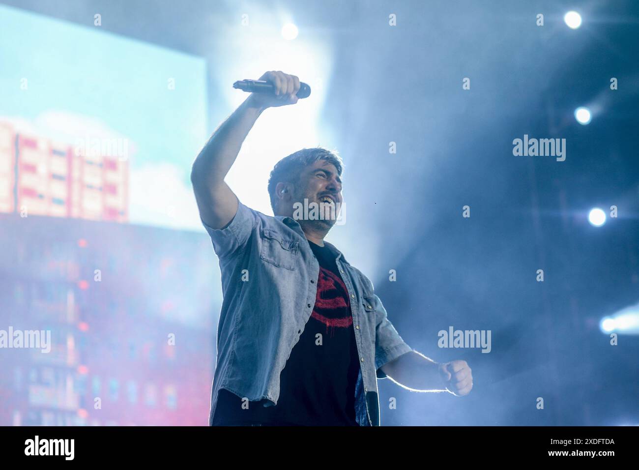 The singer José Manuel Muñoz, from the duo Estopa, during a performance at the Metropolitano Stadium, on June 22, 2024, in Madrid (Spain). Estopa is a Spanish Catalan rumba duo formed by brothers David and José Manuel Muñoz. They start today their '25th Anniversary Tour', in which they present the songs from their latest album, 'Estopía'. JUNE 22;2024 Ricardo Rubio / Europa Press 06/22/2024 (Europa Press via AP) Banque D'Images