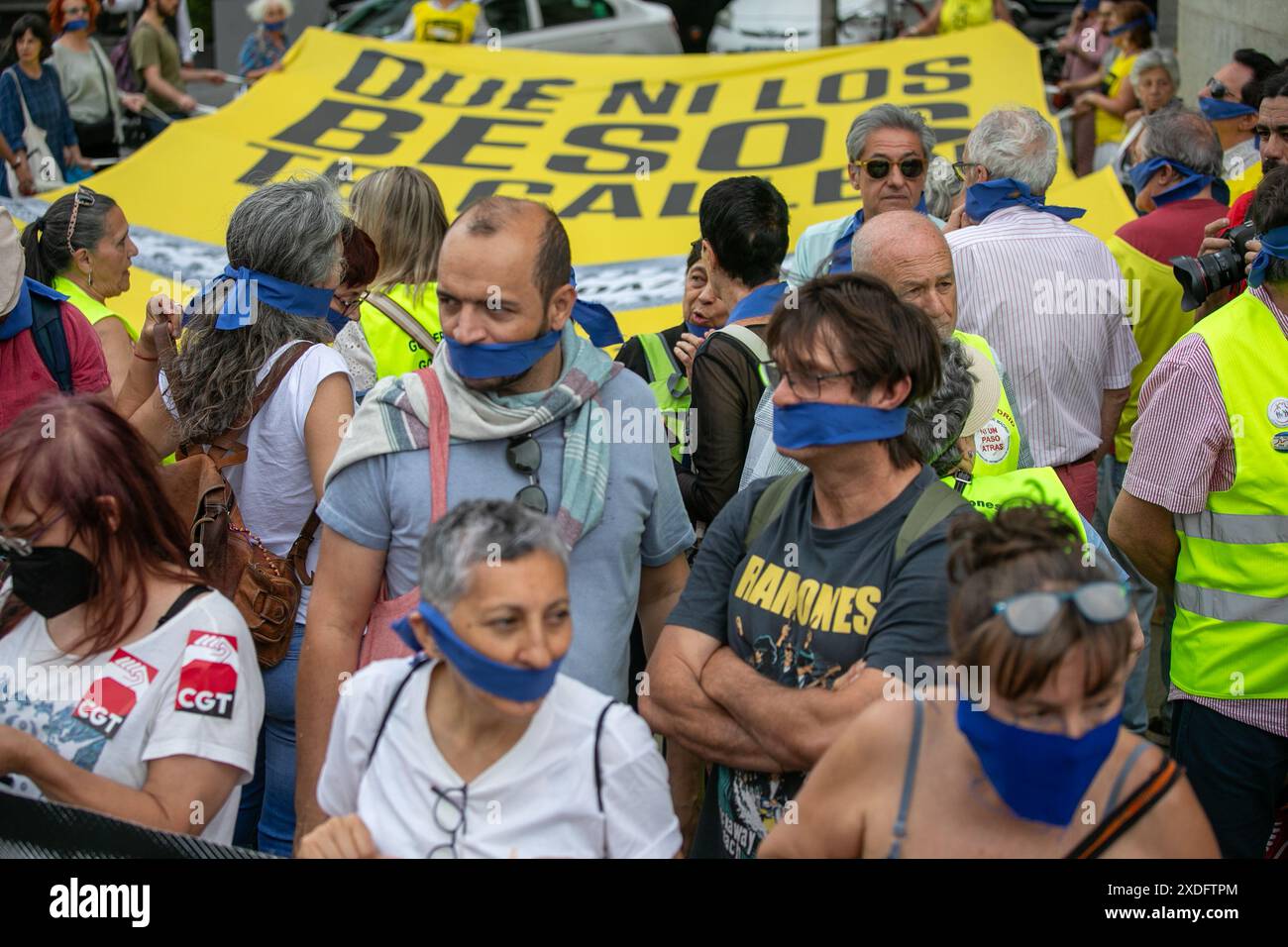 Madrid, Espagne. 22 juin 2024. Concentration devant le Congrès des députés de continuer à exiger la fin définitive de la loi gag ou loi organique pour la protection de la sécurité des citoyens et se réfère à une loi dans laquelle certaines libertés telles que l’expression, l’information ou la manifestation sont considérées comme « illégales ». Crédit : D. Canales Carvajal/Alamy Live News Banque D'Images