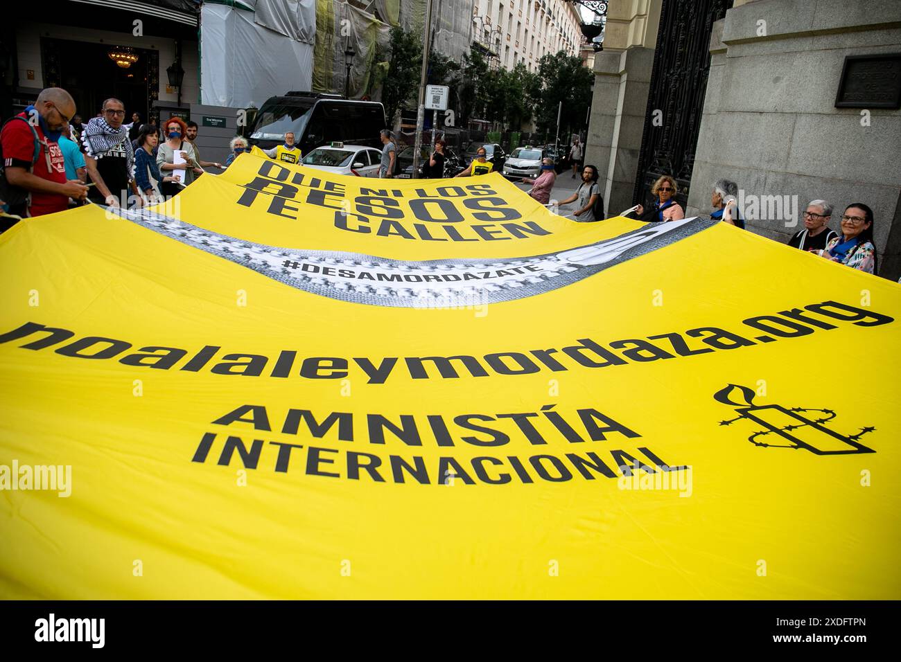 Madrid, Espagne. 22 juin 2024. Concentration devant le Congrès des députés de continuer à exiger la fin définitive de la loi gag ou loi organique pour la protection de la sécurité des citoyens et se réfère à une loi dans laquelle certaines libertés telles que l’expression, l’information ou la manifestation sont considérées comme « illégales ». Crédit : D. Canales Carvajal/Alamy Live News Banque D'Images