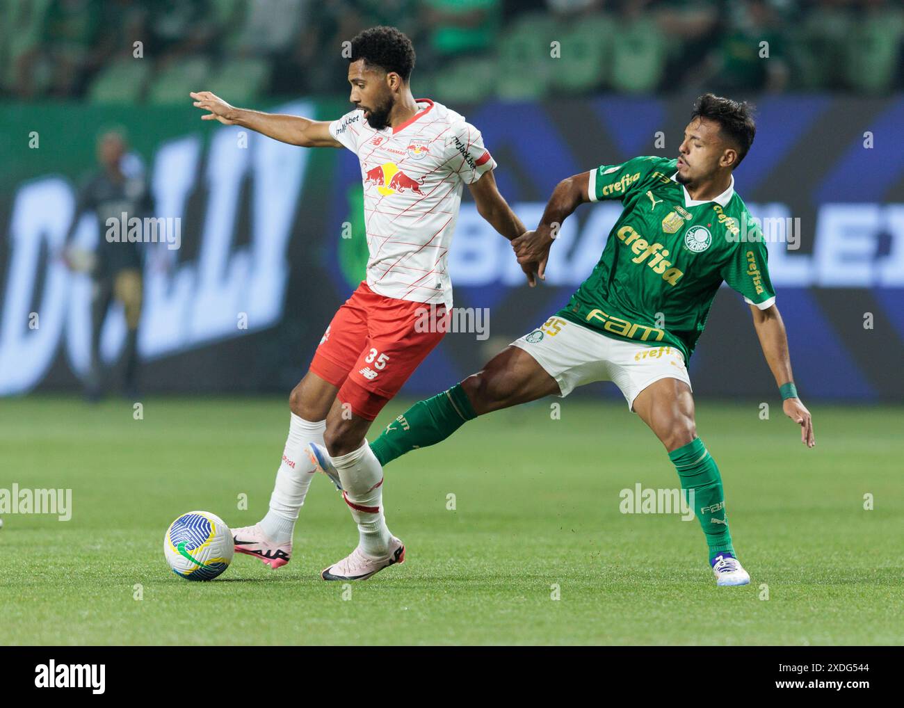 Football - Championnat brésilien - Palmeiras v. Red Bull Bragantino - Allianz Parque, São Paulo, Brésil - 20 juin 2024 M. Fernandes de RB Bragantino d Banque D'Images