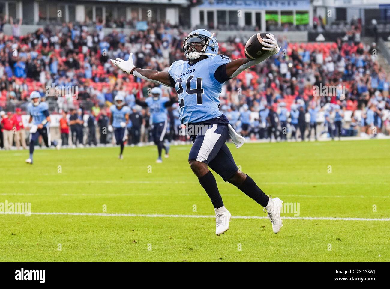 Toronto, Canada. 22 juin 2024. 22 juin 2024, Toronto, on, CANADA : le retour en course des Argonauts de Toronto Deonta McMahon (24 ans) célèbre son touchdown contre les Elks d'Edmonton lors de la première mi-temps de la LCF à Toronto, le samedi 22 juin 2024. (Crédit image : © Mark Blinch/la presse canadienne via crédit : Zuma Press/Alamy Live News Banque D'Images