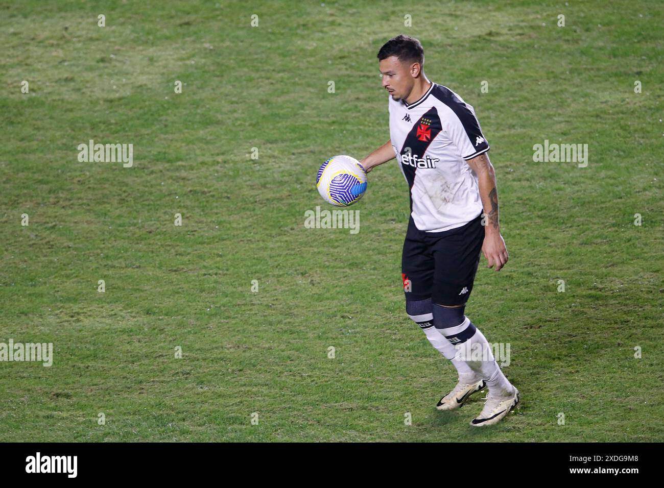 Rio de Janeiro, Brésil. 22 juin 2024. Hugo Moura de Vasco da Gama, lors du match entre Vasco da Gama et Sao Paulo, pour la Serie A 2024 brésilienne, au stade Sao Januario, à Rio de Janeiro le 22 juin. Photo : Nadine Freitas/DiaEsportivo/Alamy Live News crédit : DiaEsportivo/Alamy Live News Banque D'Images