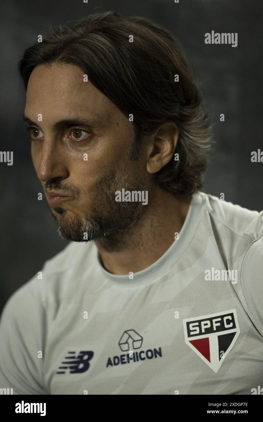 RJ - RIO DE JANEIRO - 06/22/2024 - LE BRÉSILIEN A 2024, VASCO x SAO PAULO - Sao PAULO entraîneur Luis Zubeldia lors d'un match contre Vasco au stade Sao Januario pour le championnat brésilien A 2024. Photo : Jorge Rodrigues/AGIF Banque D'Images