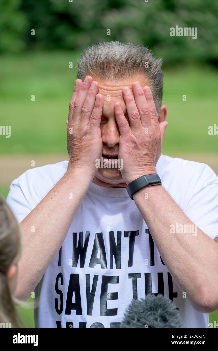 Chris Packham - présentateur TV de la faune - à la Restore nature Now marche dans le centre de Londres, le 22 juin 2024 Banque D'Images