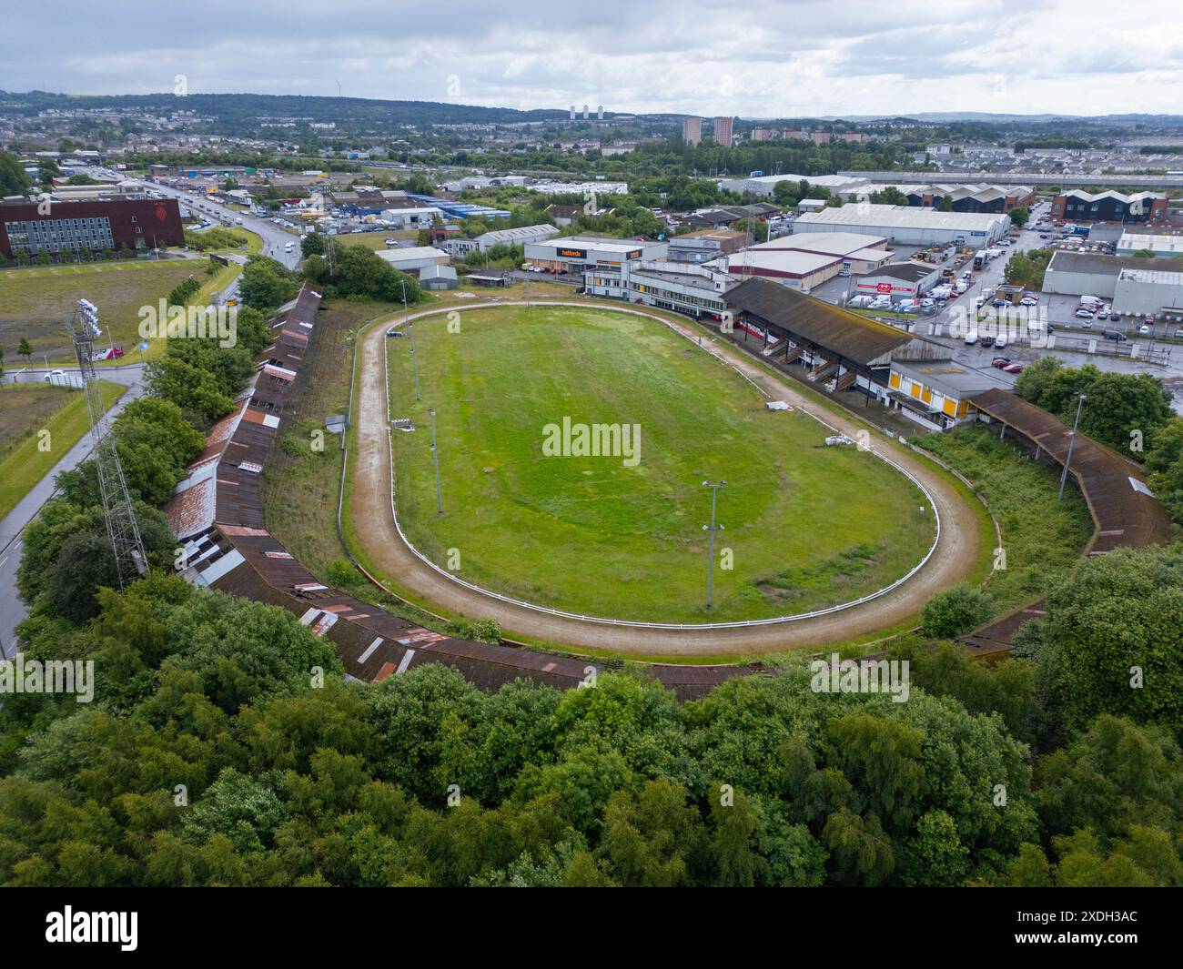 Vue aérienne de l'ancien stade et de l'ancien rack de course greyhound abandonné fermé à Shawfield à Glasgow, Écosse, Royaume-Uni Banque D'Images