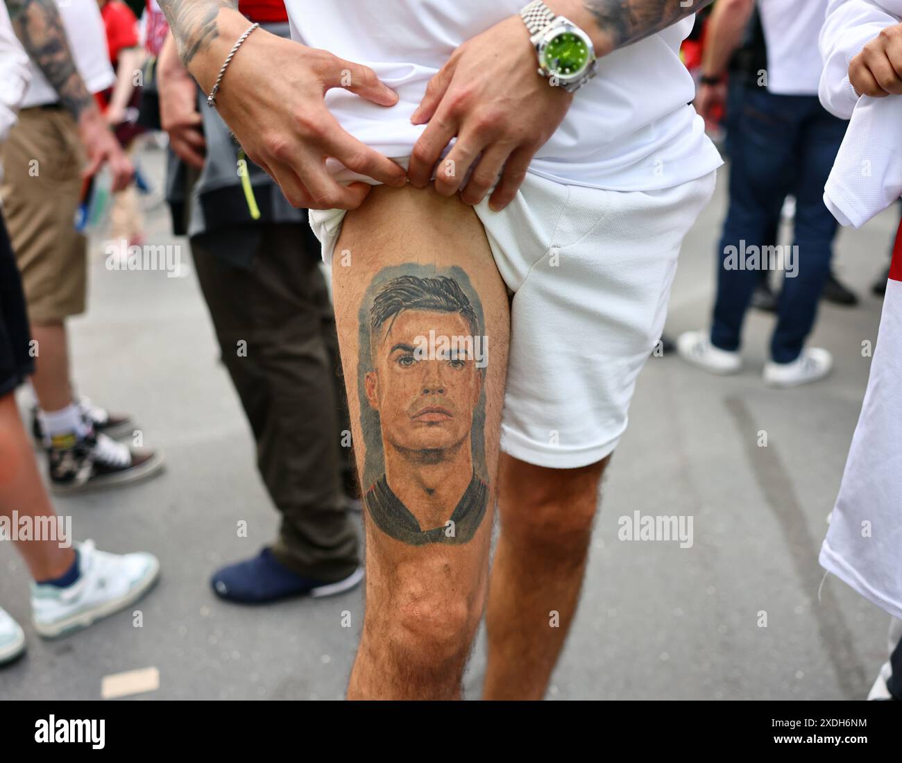 Dortmund, Allemagne. 22 juin 2024. Un fan avec un tatouage Cristiano Ronaldo lors du match des Championnats d'Europe de l'UEFA au BVB Stadion, Dortmund. Le crédit photo devrait se lire comme suit : David Klein/Sportimage crédit : Sportimage Ltd/Alamy Live News Banque D'Images