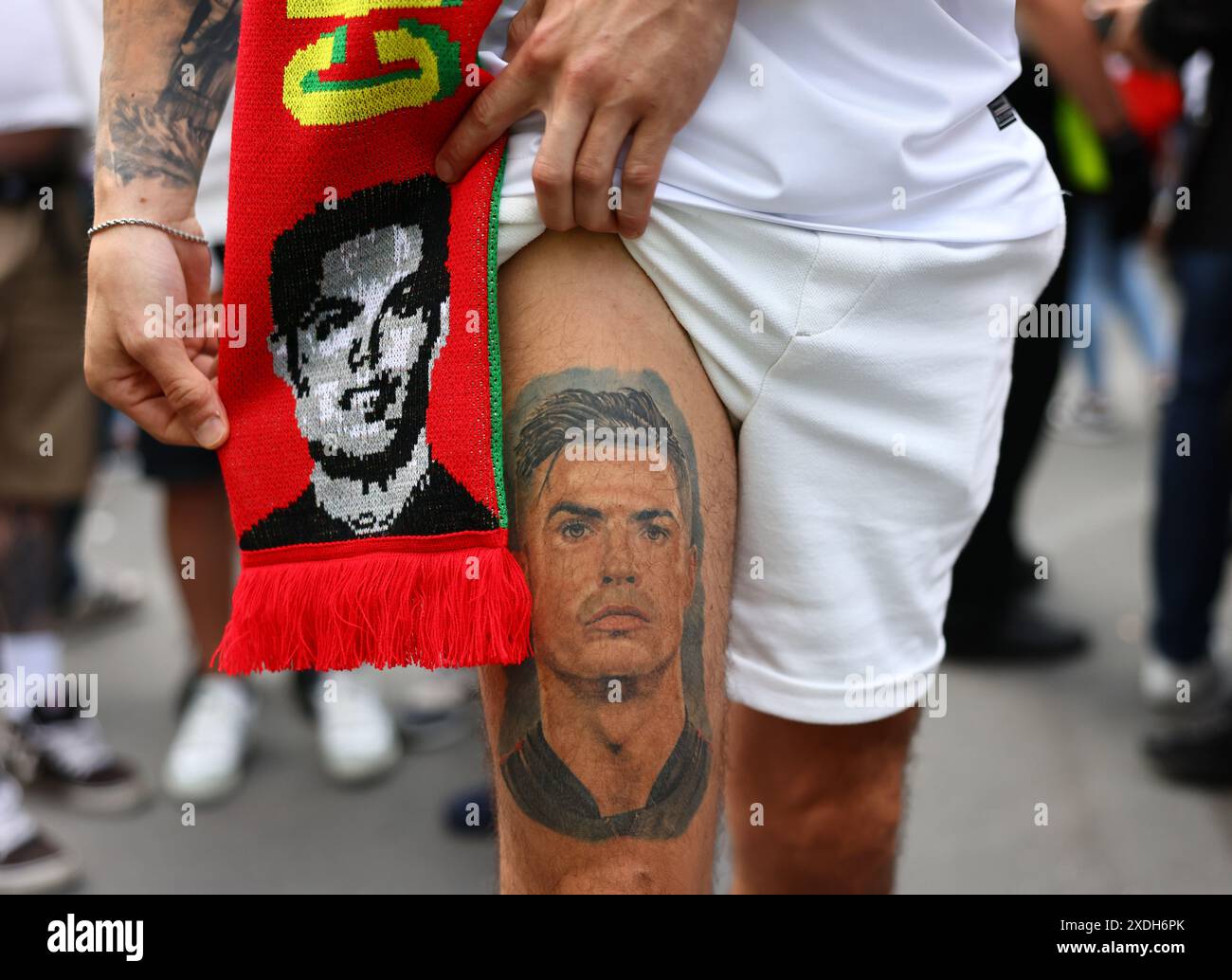 Dortmund, Allemagne. 22 juin 2024. Un fan avec un tatouage Cristiano Ronaldo lors du match des Championnats d'Europe de l'UEFA au BVB Stadion, Dortmund. Le crédit photo devrait se lire comme suit : David Klein/Sportimage crédit : Sportimage Ltd/Alamy Live News Banque D'Images