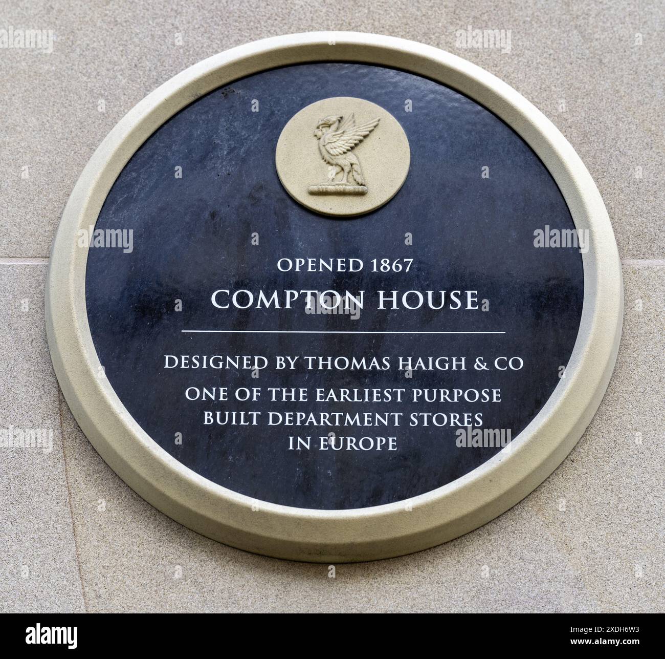 Plaque bleue à Compton House, Liverpool. Angleterre, Royaume-Uni Banque D'Images