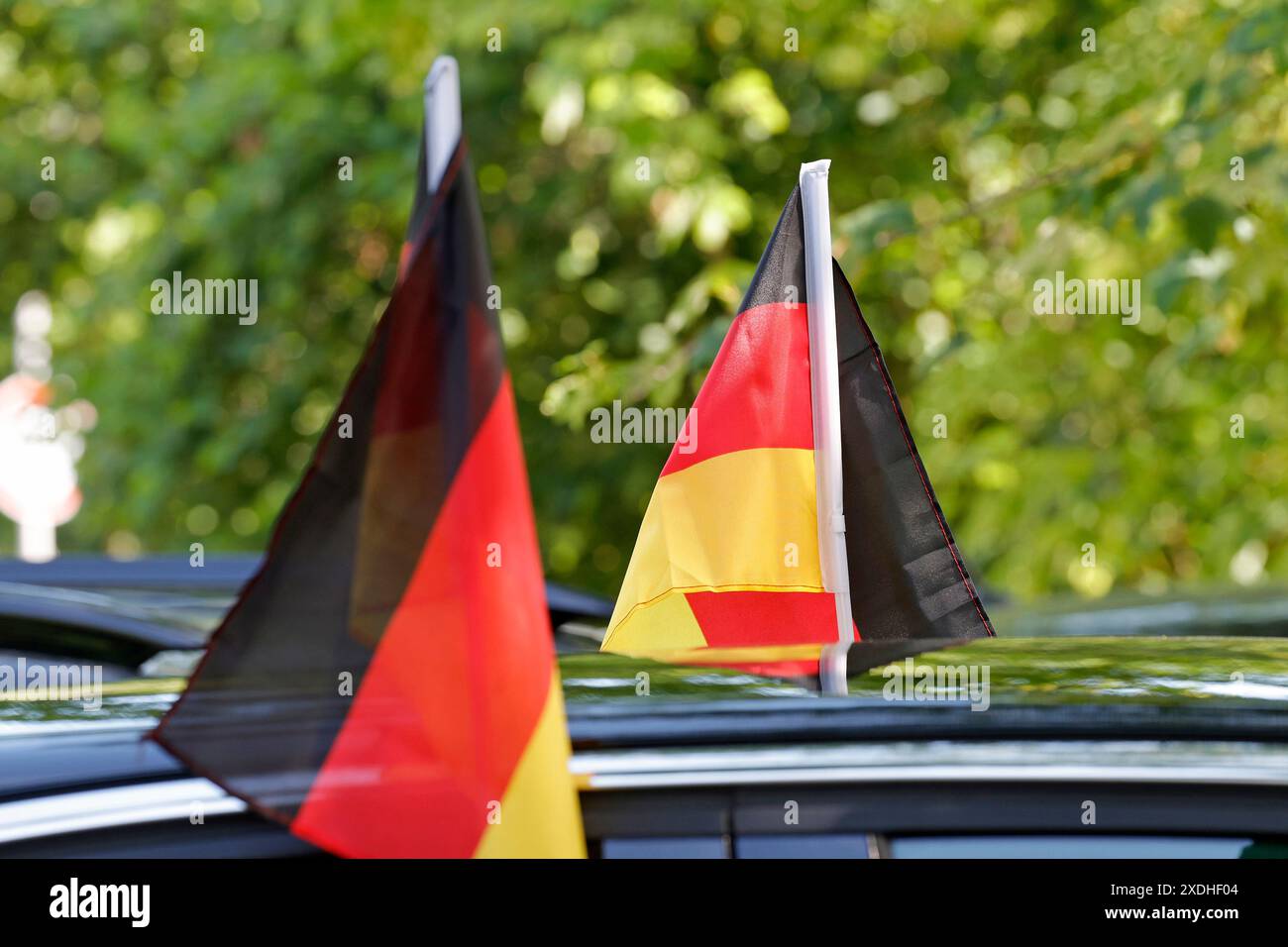 23.06.2024 Darmstadt Impressionen EURO 2024 Fussball Europameisterschaft Fahnen Flaggen Deutschland am Auto (Foto : Peter Henrich) Banque D'Images