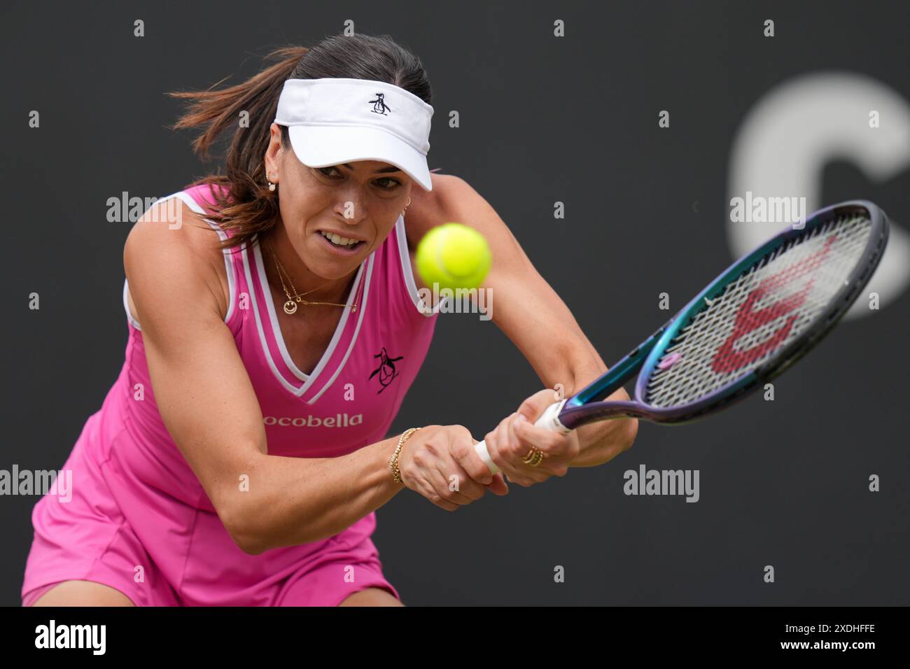 Ajla Tomljanovic en action contre Yulia Putintseva lors de la finale féminine en simple au neuvième jour du Rothesay Classic à Edgbaston Priory Club, Birmingham. Date de la photo : dimanche 23 juin 2024. Banque D'Images