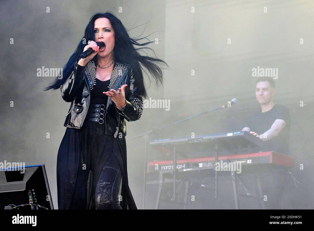 Tarja Turunen live auf dem Summerside Festival 2024 beim Flugplatz. Grenchen, 22.06.2024 *** Tarja Turunen live au Summerside Festival 2024 à Grenchen Airfield, 22 06 2024 Foto:XP.xFrauchigerx/xFuturexImagex turunen 4612 Banque D'Images