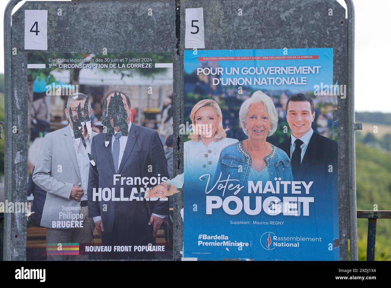 Corrèze, France. 23 juin 2024. François Hollande candidat aux élections législatives des 30 juin et 7 juillet 2024 en Corrèze. Affiche électorale de l'ancien président de la République française François Hollande candidat à la députation de la 1ère circonscription du département de la Corrèze. Il fait partie de la coalition électorale 'Nouveau Front populaire/Nouveau Front populaire'. Ces élections législatives anticipées en France font suite à la dissolution de l'Assemblée nationale par le président de la République française Emmanuel Macron. Emmanuel Macron a décidé de dissoudre l'Assemblée nationale en réponse à la Banque D'Images