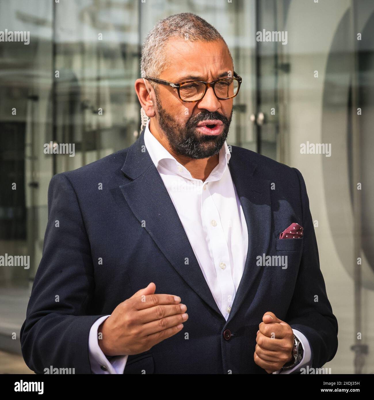 Londres, Royaume-Uni. 23 juin 2024. James Cleverly, ministre de l'intérieur, politicien du Parti conservateur britannique et député de Braintree, interviewé à la BBC pour les émissions du dimanche matin. Crédit : Imageplotter/Alamy Live News Banque D'Images