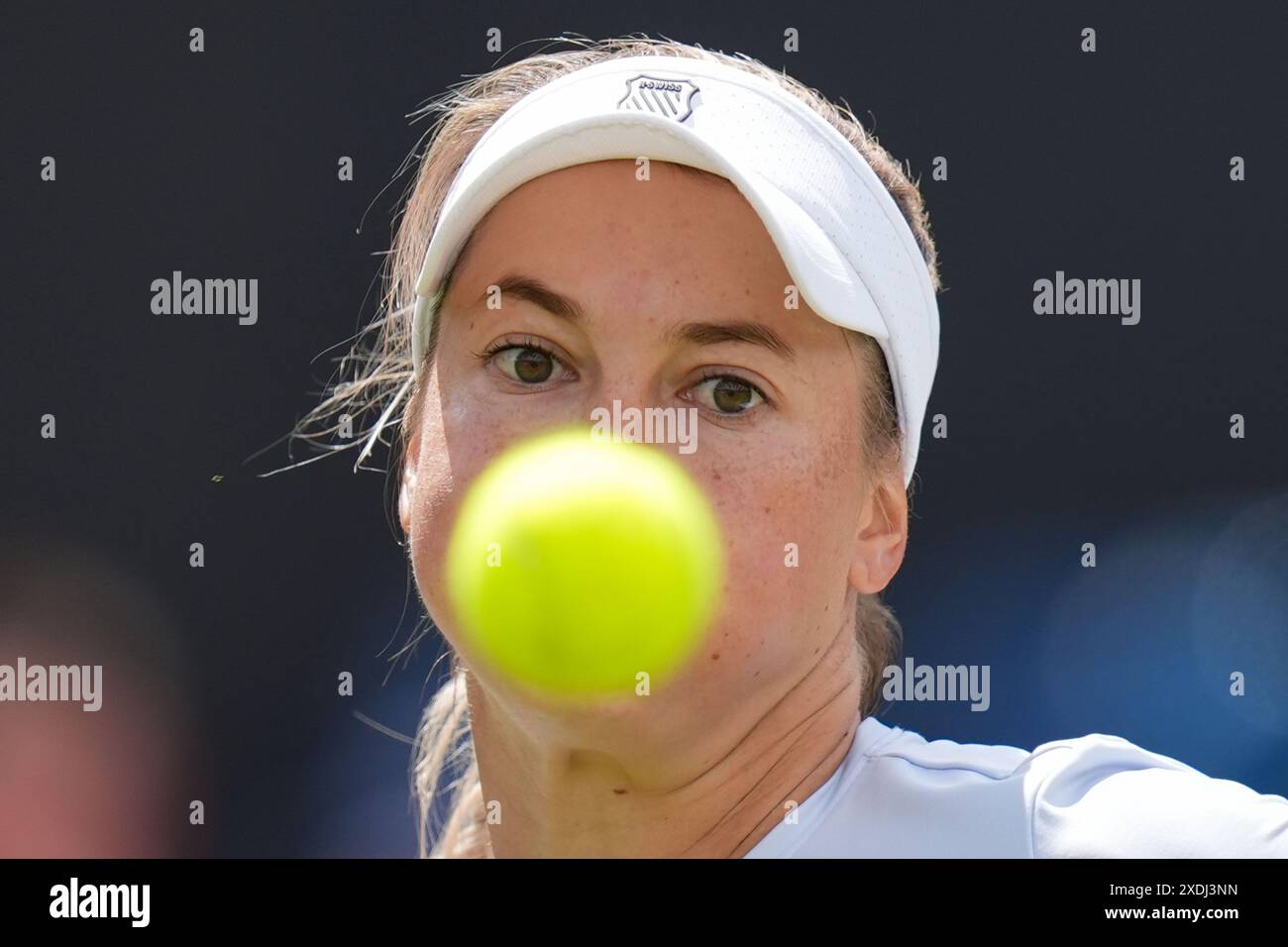 Yulia Putintseva en action contre Ajla Tomljanovic lors de la finale féminine en simple au neuvième jour du Rothesay Classic à Edgbaston Priory Club, Birmingham. Date de la photo : dimanche 23 juin 2024. Banque D'Images