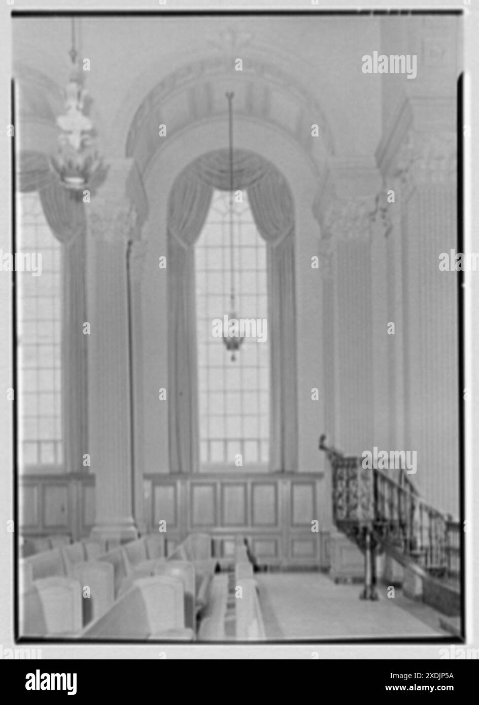 Église presbytérienne Brick, 91e et Park Ave., New York. Détail de la fenêtre et des rideaux. Collection Gottscho-Schleisner Banque D'Images