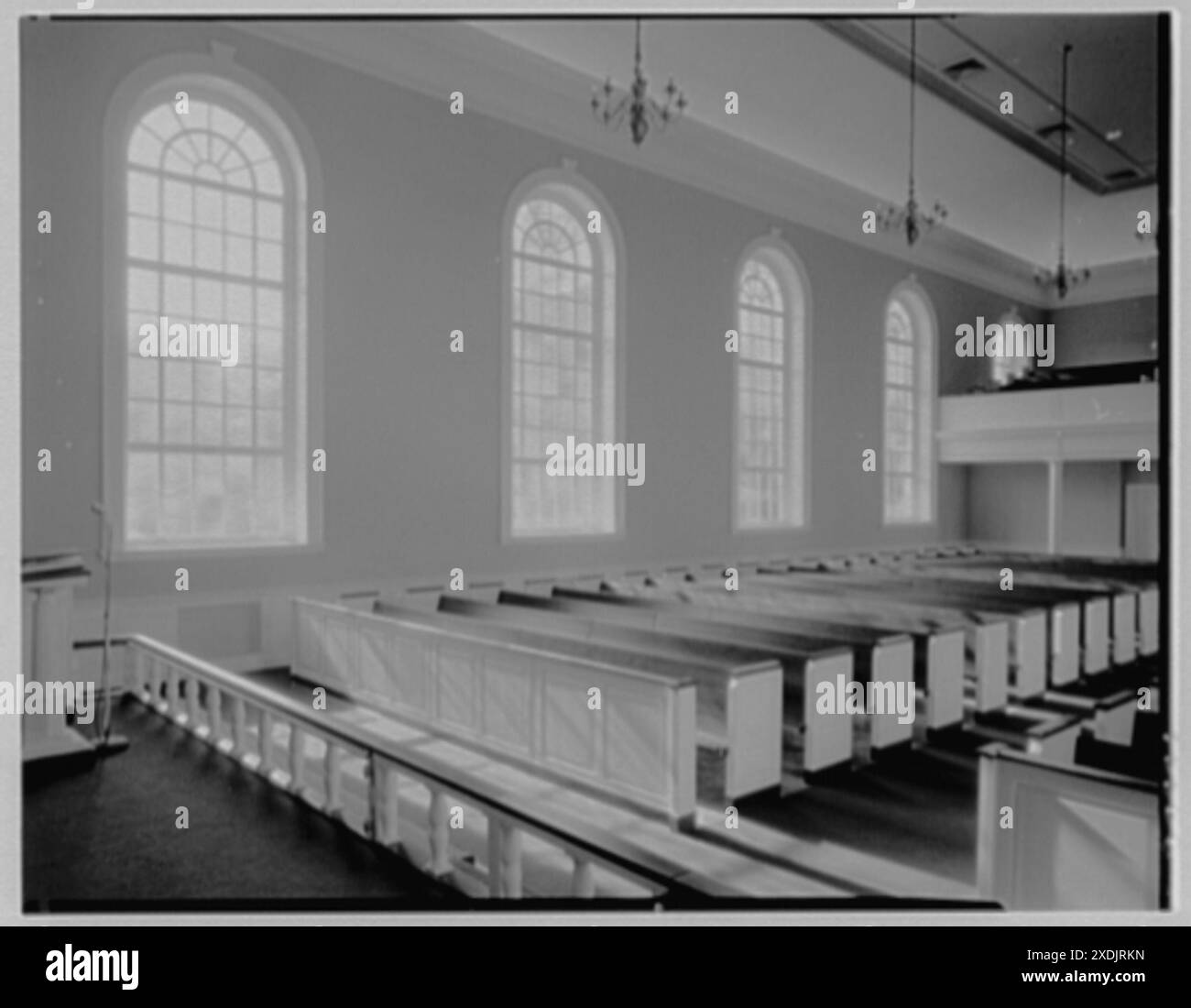 Première église méthodiste, Elkin, Caroline du Nord. Fenêtres ouest du Chancel, 17 h. Collection Gottscho-Schleisner Banque D'Images