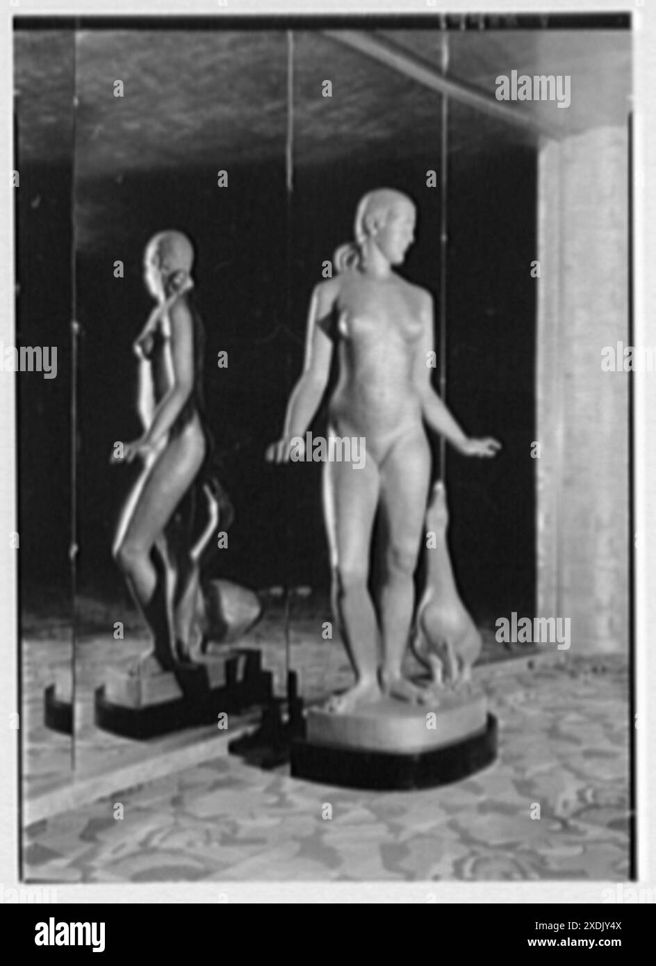 International Music Hall, Radio City, New York, New York. Goose Girl de gauche. Collection Gottscho-Schleisner Banque D'Images