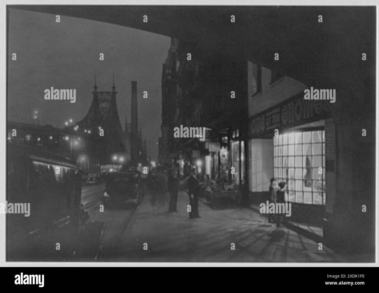 Vues sur New York. 59e, en regardant vers Queensboro Bridge, au crépuscule. Collection Gottscho-Schleisner Banque D'Images