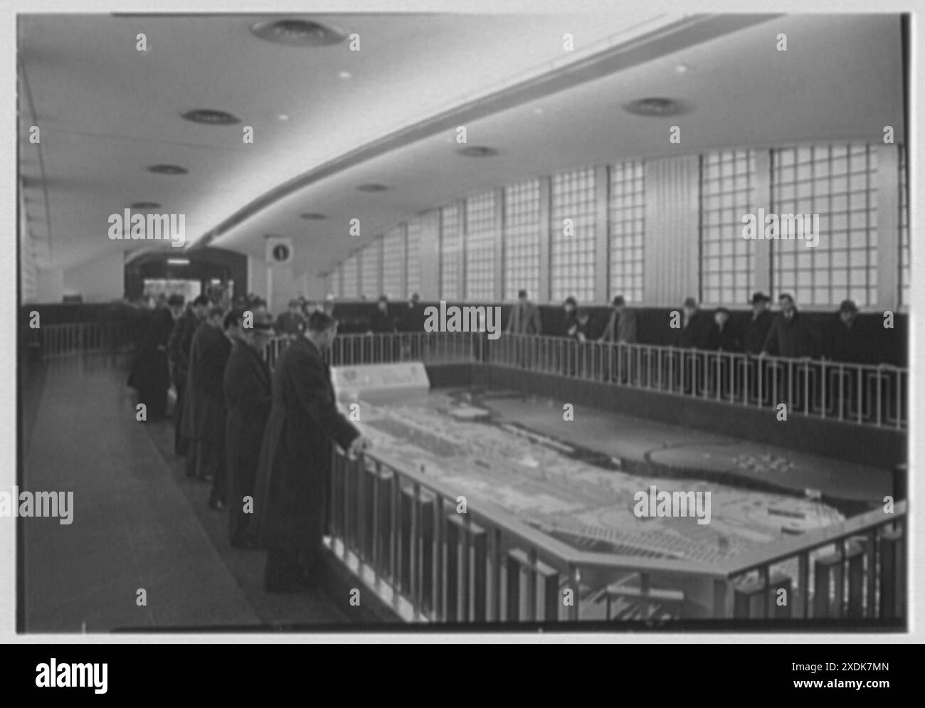 Bureau d'information de la ville de New York. De l'intérieur à l'avant. Collection Gottscho-Schleisner Banque D'Images