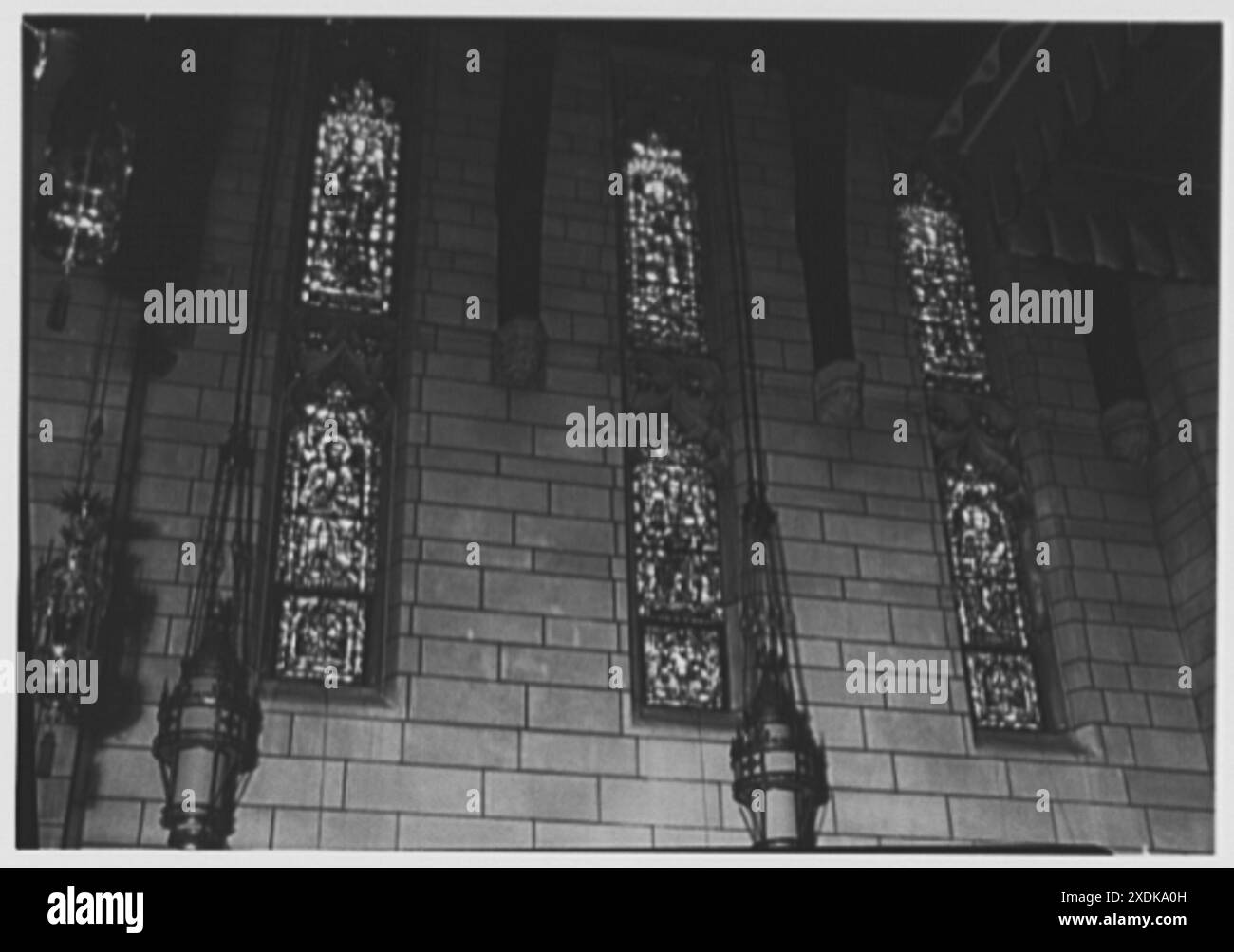 Church of, Stephen, Laurel and Kearny Aves., Arlington, New Jersey. Fenêtres du sanctuaire. Collection Gottscho-Schleisner Banque D'Images