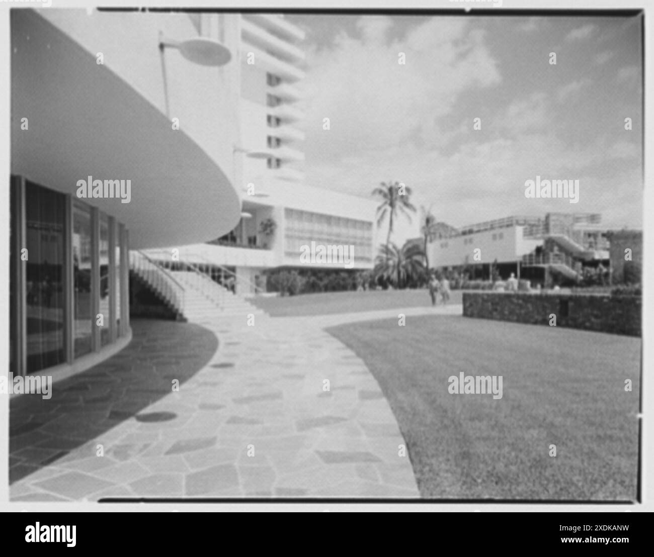 Hôtel Fontainebleau, Miami Beach, Floride. Salle à manger principale, marches à l'entrée. Collection Gottscho-Schleisner Banque D'Images