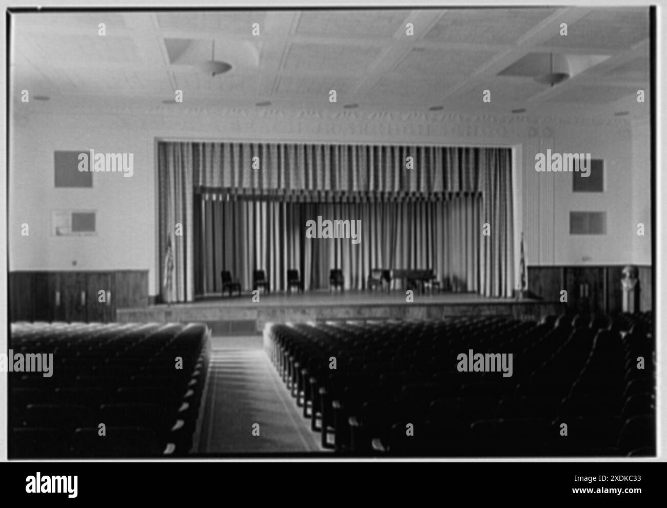 Lycée junior de long Beach, long Beach, long Island. Intérieur de l'auditorium, révisé. Collection Gottscho-Schleisner Banque D'Images