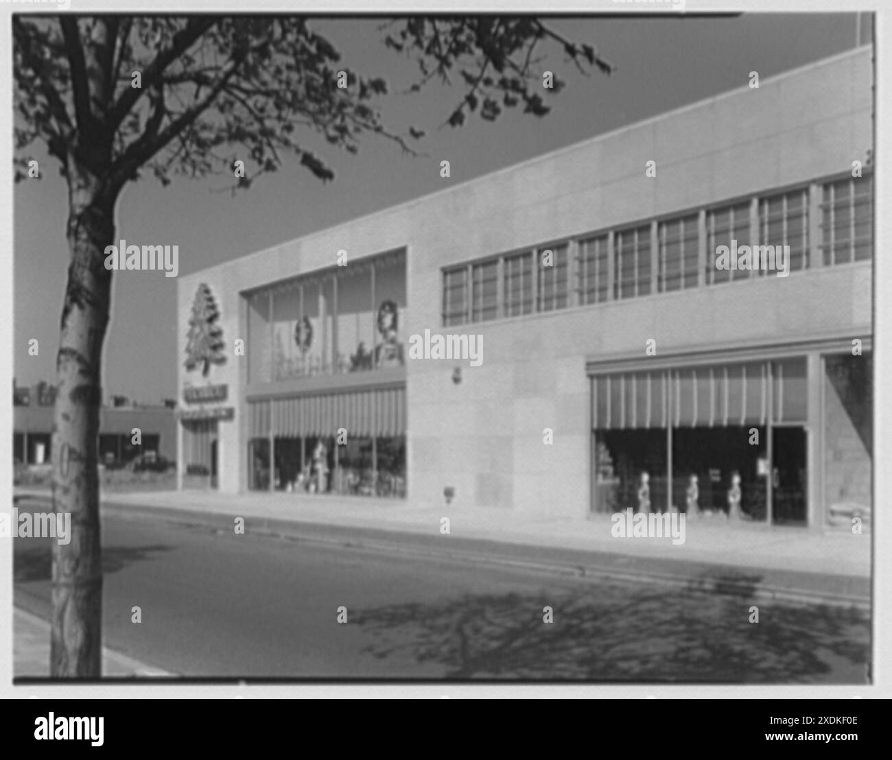 Décorations de premier ordre, affaires sur Queens Blvd. Extérieur I. Collection Gottscho-Schleisner Banque D'Images