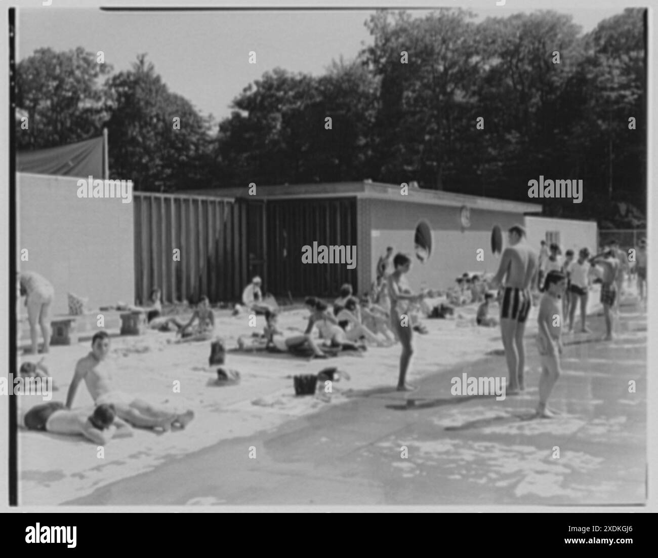 Piscine de Saxon Woods, White Plains, New York. Détail des premiers soins et du bureau. Collection Gottscho-Schleisner Banque D'Images