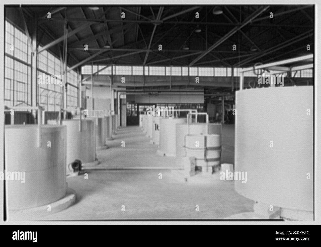 Corning Glass Works, Parkersburg, Virginie-occidentale. Pots. Collection Gottscho-Schleisner Banque D'Images