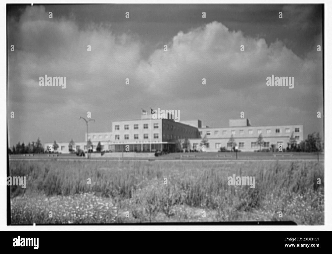 Bâtiment fédéral C.A.A., aéroport international, New York. Extérieur, depuis le centre. Collection Gottscho-Schleisner Banque D'Images