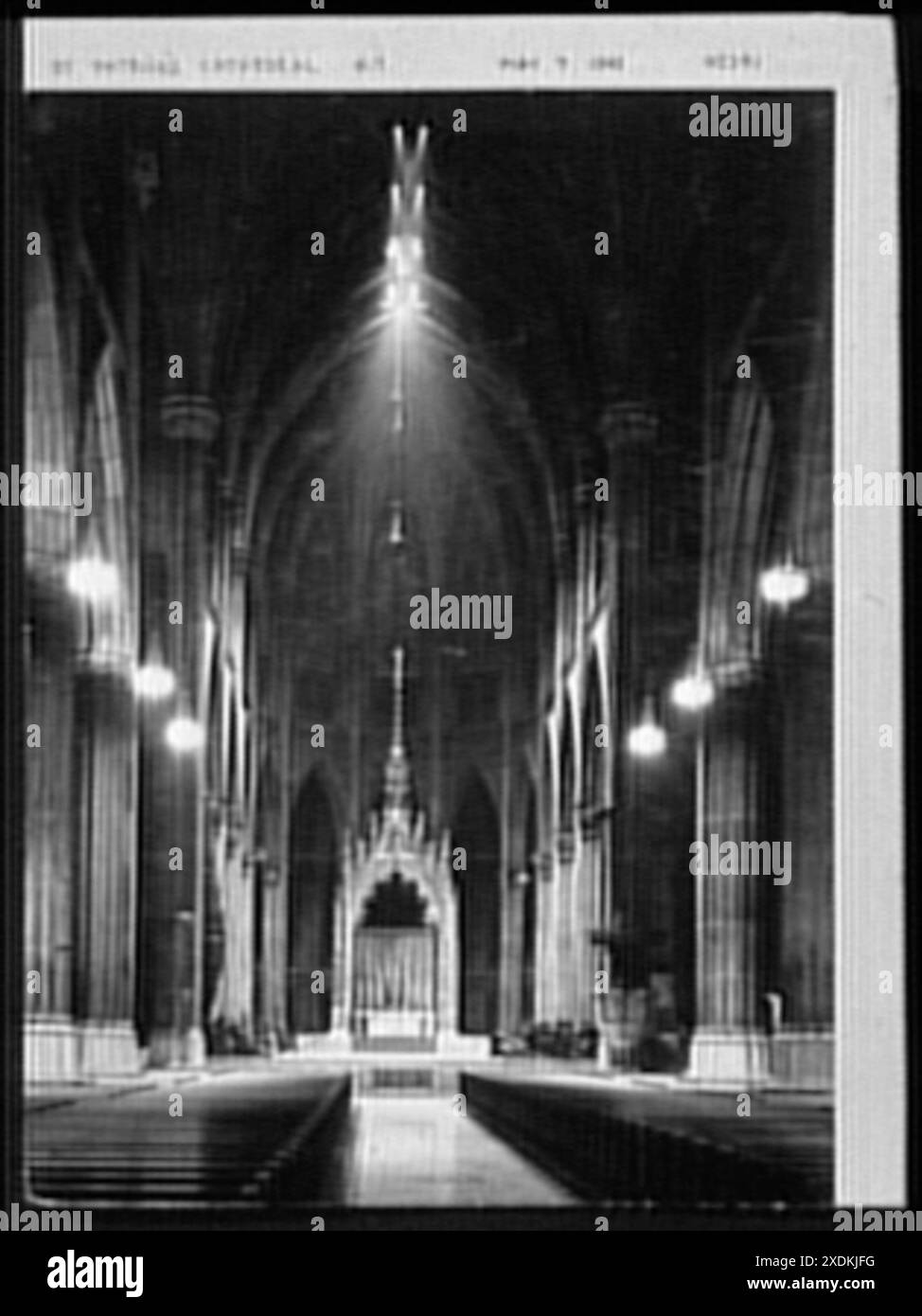 Soixante et onze ans, ou, ma vie avec la photographie. La cathédrale de Patrick, 7 mai 1942 , ma vie avec la photographie La cathédrale de Patrick.. Collection Gottscho-Schleisner Banque D'Images