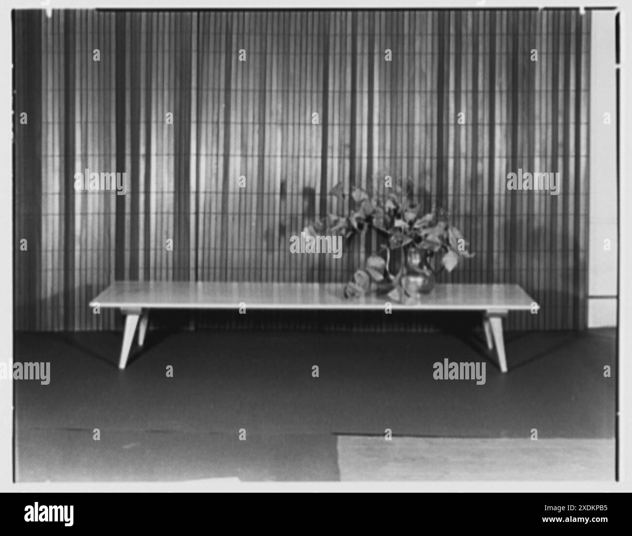 Berge-Norman Associates, affaires au 45 E. 28th situé, New York City. Banc et usine. Collection Gottscho-Schleisner Banque D'Images