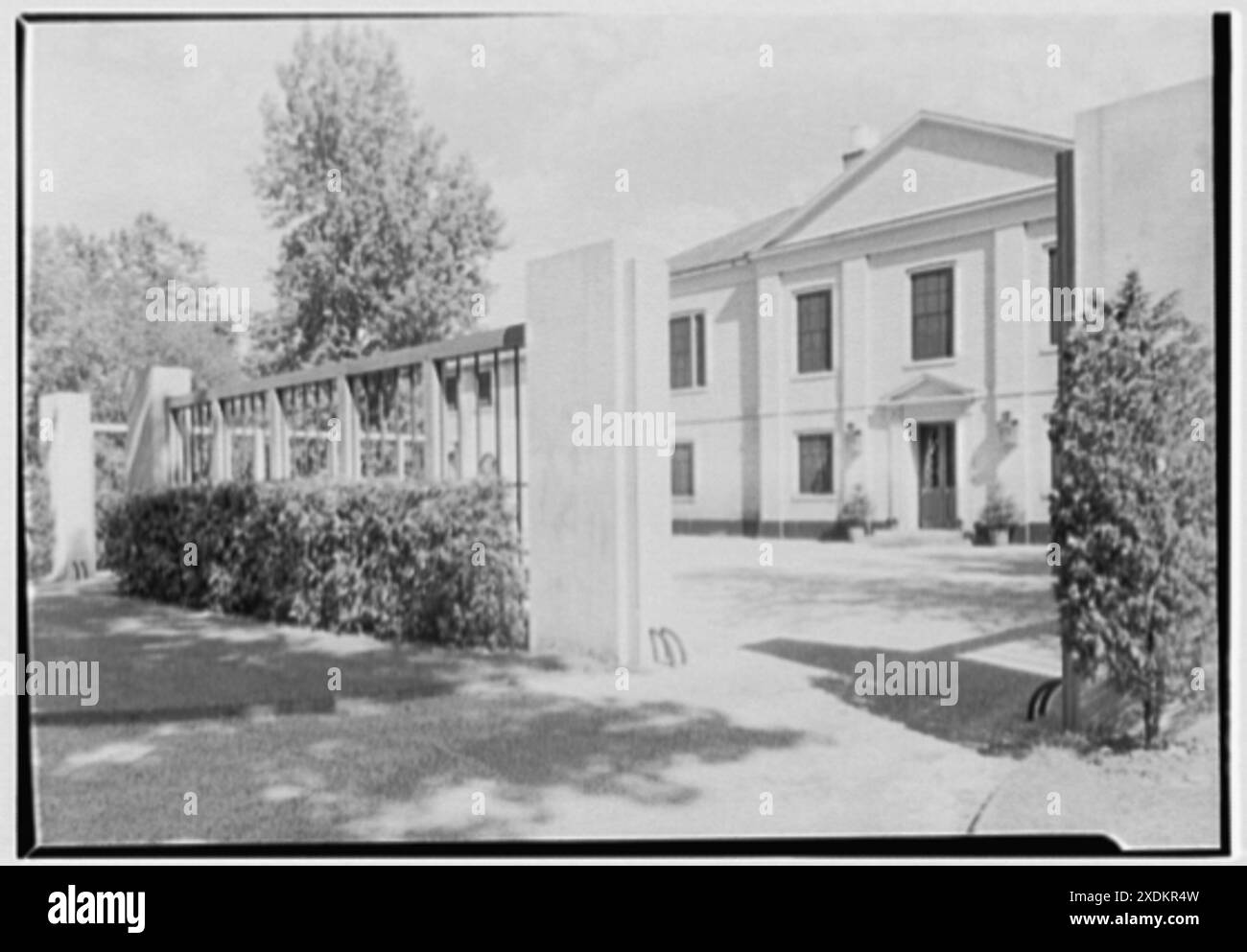 MRS William E. Clow, Jr., résidence à Lake Forest, Illinois. Cour d'entrée I. Collection Gottscho-Schleisner Banque D'Images