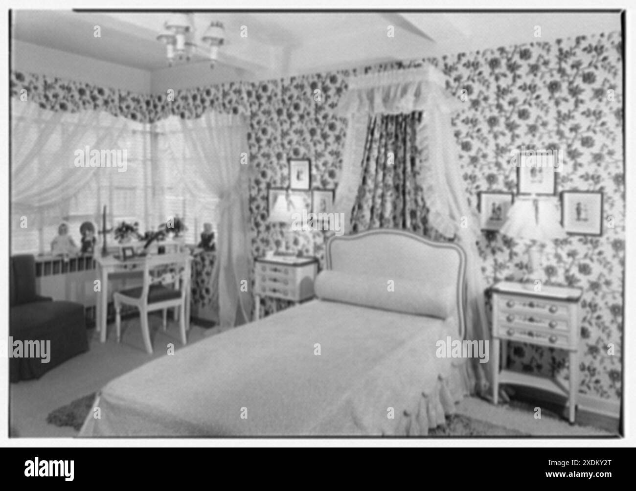 Mahoney, résidence au 930 Grand Concourse, Bronx, New York. Chambre d'enfant, au lit. Collection Gottscho-Schleisner Banque D'Images