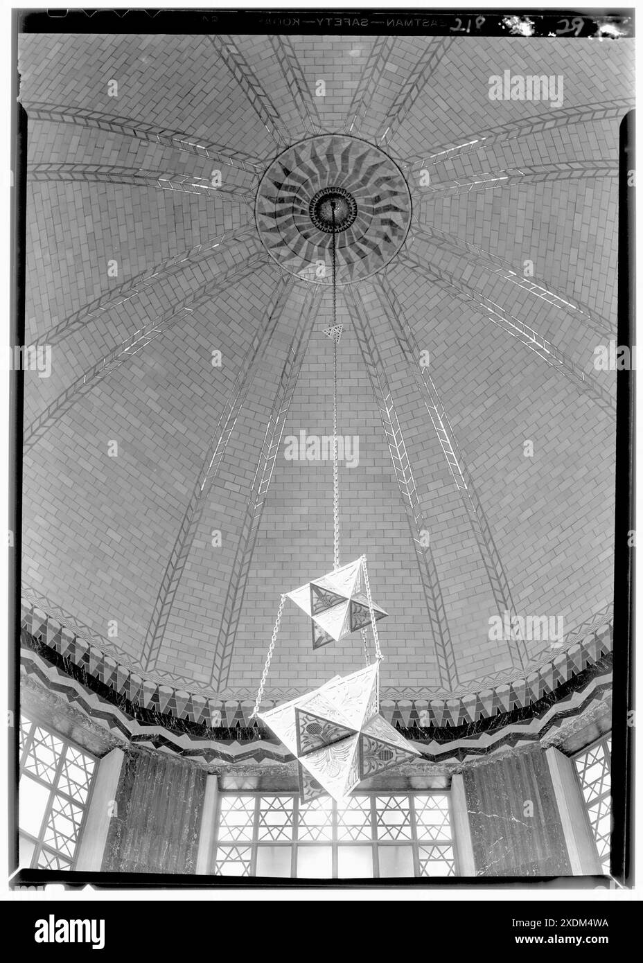 Nebraska State Capitol, Lincoln, Nebraska. Memorial Hall, luminaire et plafond. Collection Gottscho-Schleisner Banque D'Images