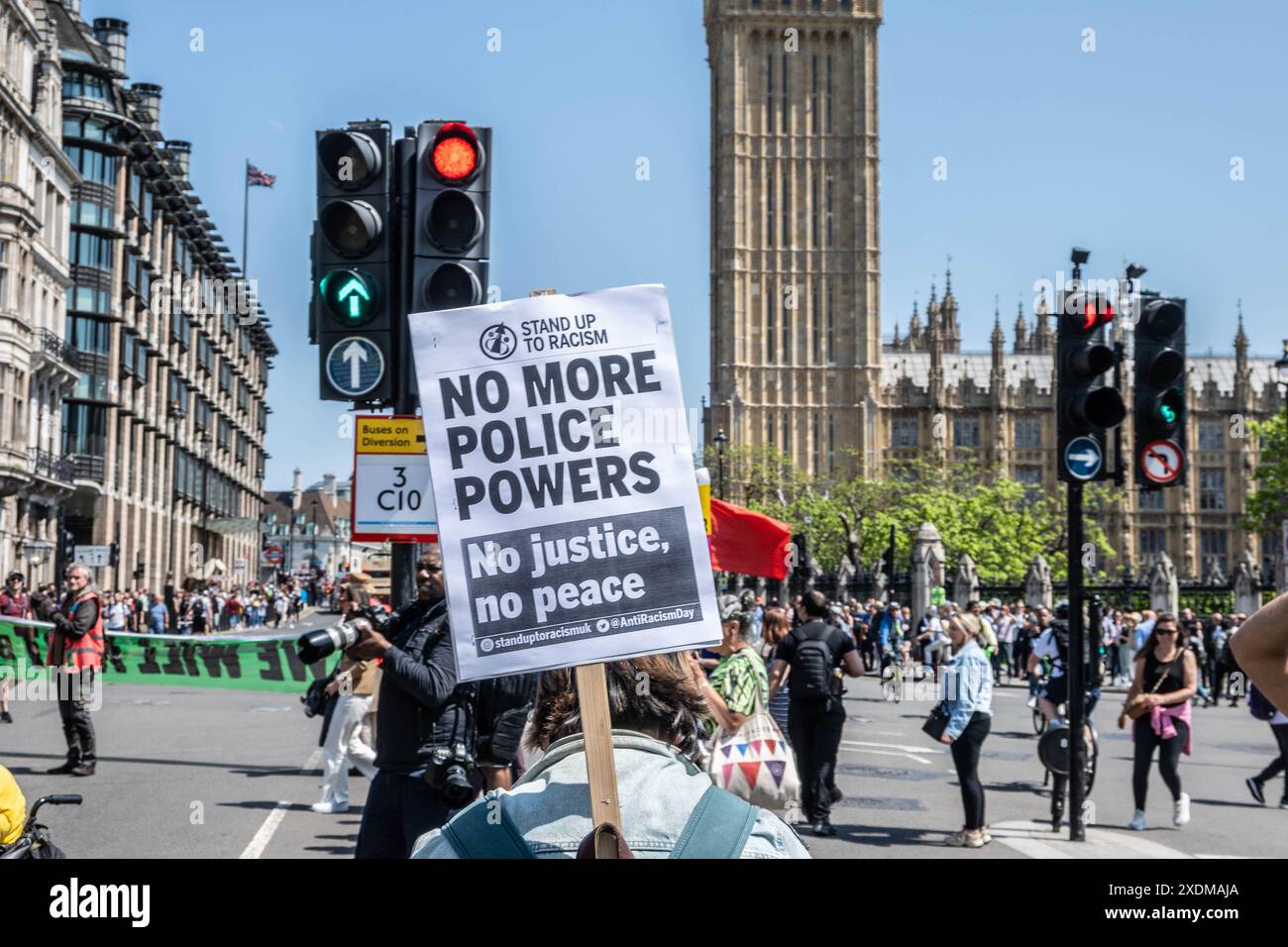 WESTMINSTER, LONDRES - 27 mai 2023 : des manifestants marchent lors d'une manifestation Kill the Bill à Londres Banque D'Images