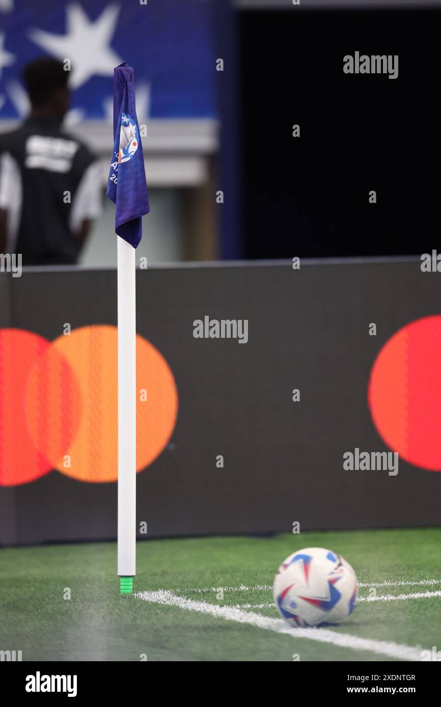 ARLINGTON, TX - 23 JUIN : ballon officiel du match entre les États-Unis et la Bolivie dans le cadre du groupe C de CONMEBOL Copa America 2024 au AT&T Stadium le 23 juin 2024 à Arlington, États-Unis. (Photo Alejandro Salazar/PxImages) Banque D'Images