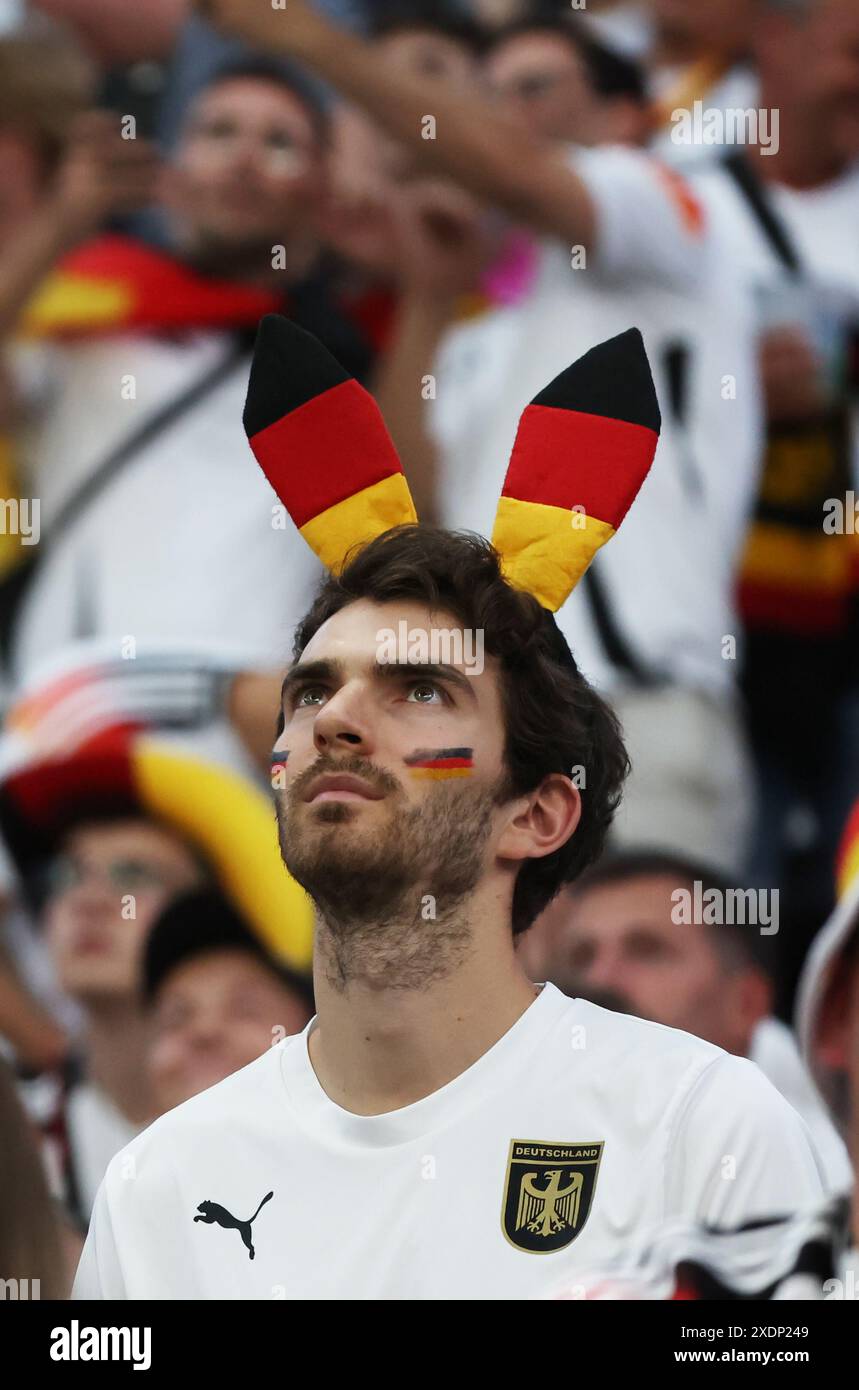 Francfort, Allemagne. 23 juin 2024. Un fan de l'Allemagne est vu avant le match de l'UEFA Euro 2024 Groupe A entre l'Allemagne et la Suisse à Francfort, Allemagne, le 23 juin 2024. Crédit : Zhang Fan/Xinhua/Alamy Live News Banque D'Images
