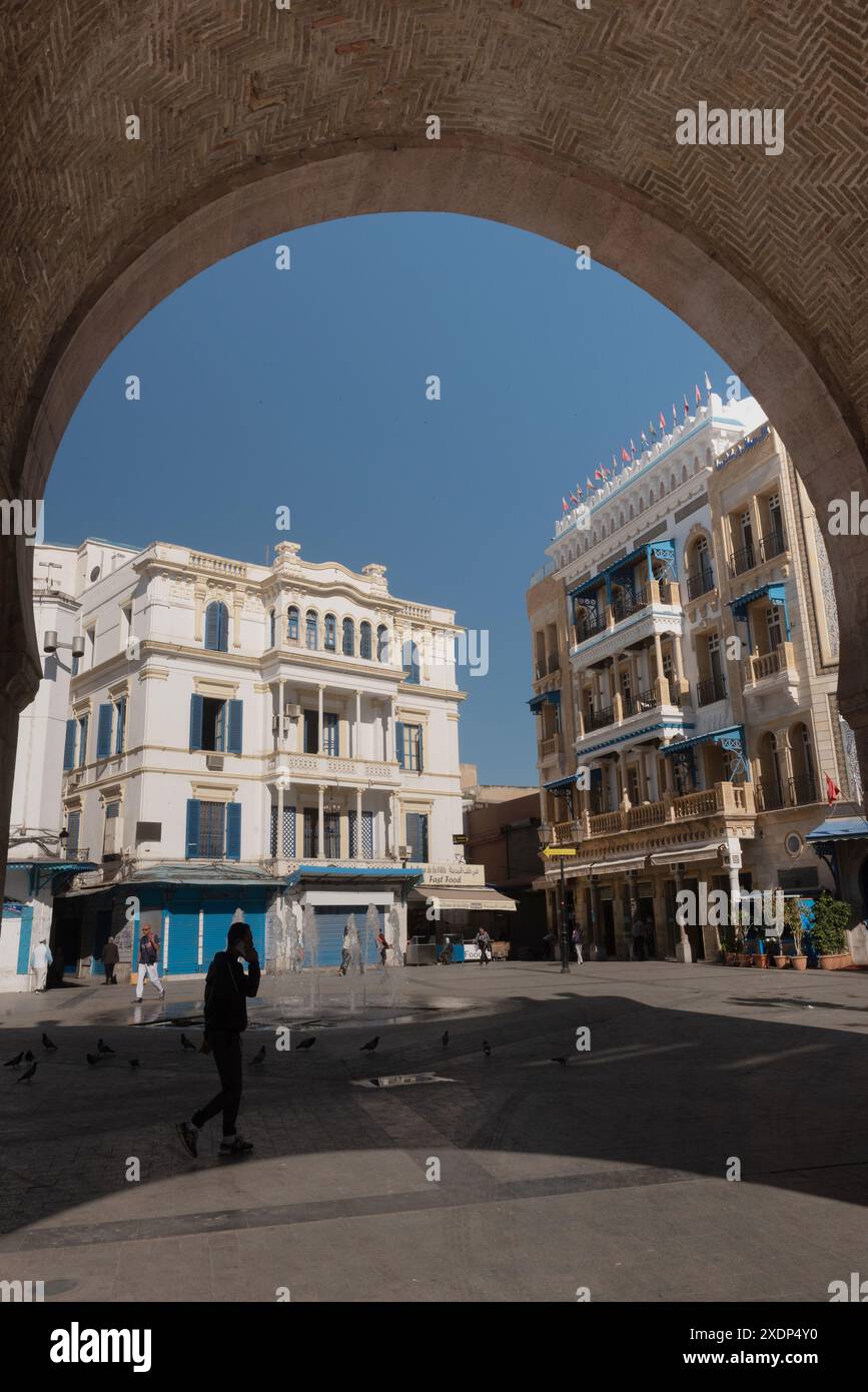 Tunis, Tunisie. 04 mai 2024. Bab el Bhar porte historique et monument séparant la Médina de la ville moderne ou ville Nouvelle à Tunis, capitale de la Tunisie (photo de John Wreford/SOPA images/Sipa USA) crédit : Sipa USA/Alamy Live News Banque D'Images