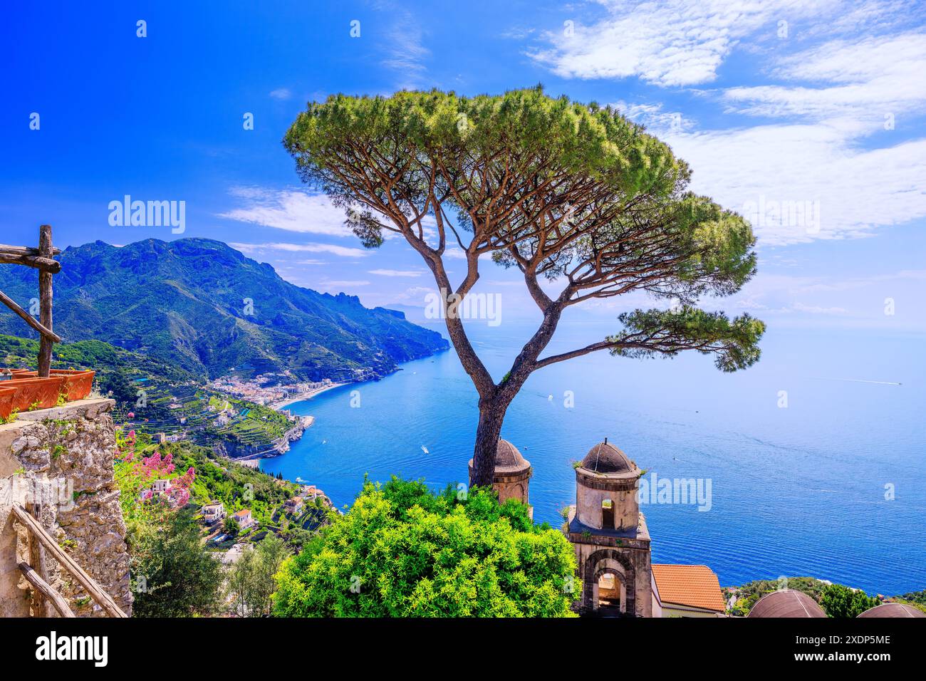 Côte amalfitaine, Italie. Vue sur la côte amalfitaine depuis le village de Ravello. Banque D'Images