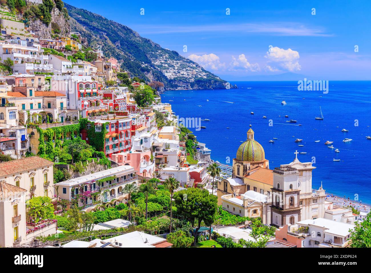 Côte amalfitaine, Italie. Vue sur la ville de Positano et le bord de mer. Banque D'Images