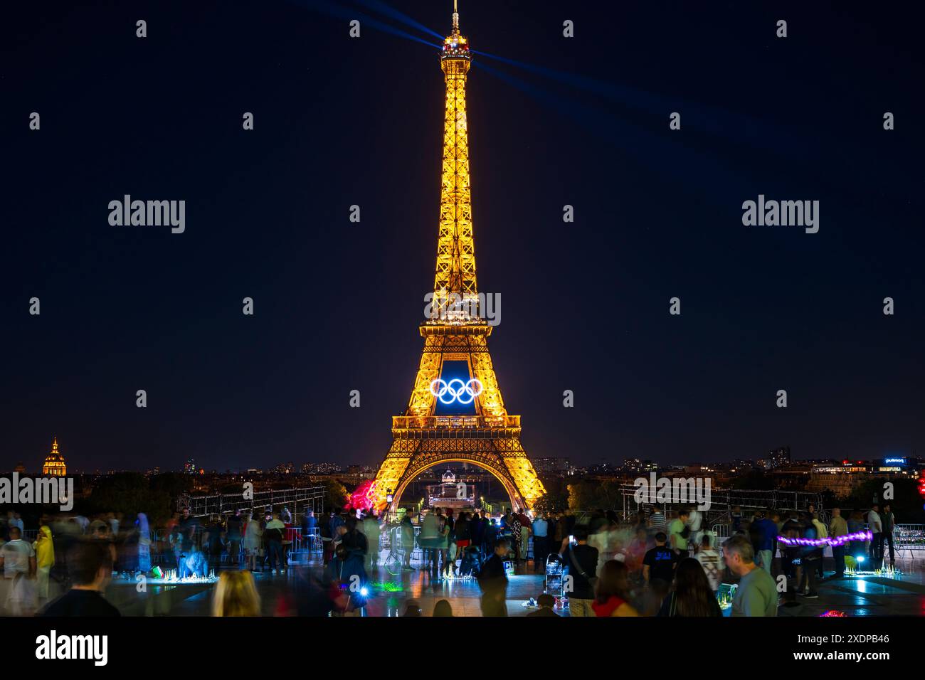 Tour Eiffel prête pour les Jeux olympiques de 2024 Banque D'Images