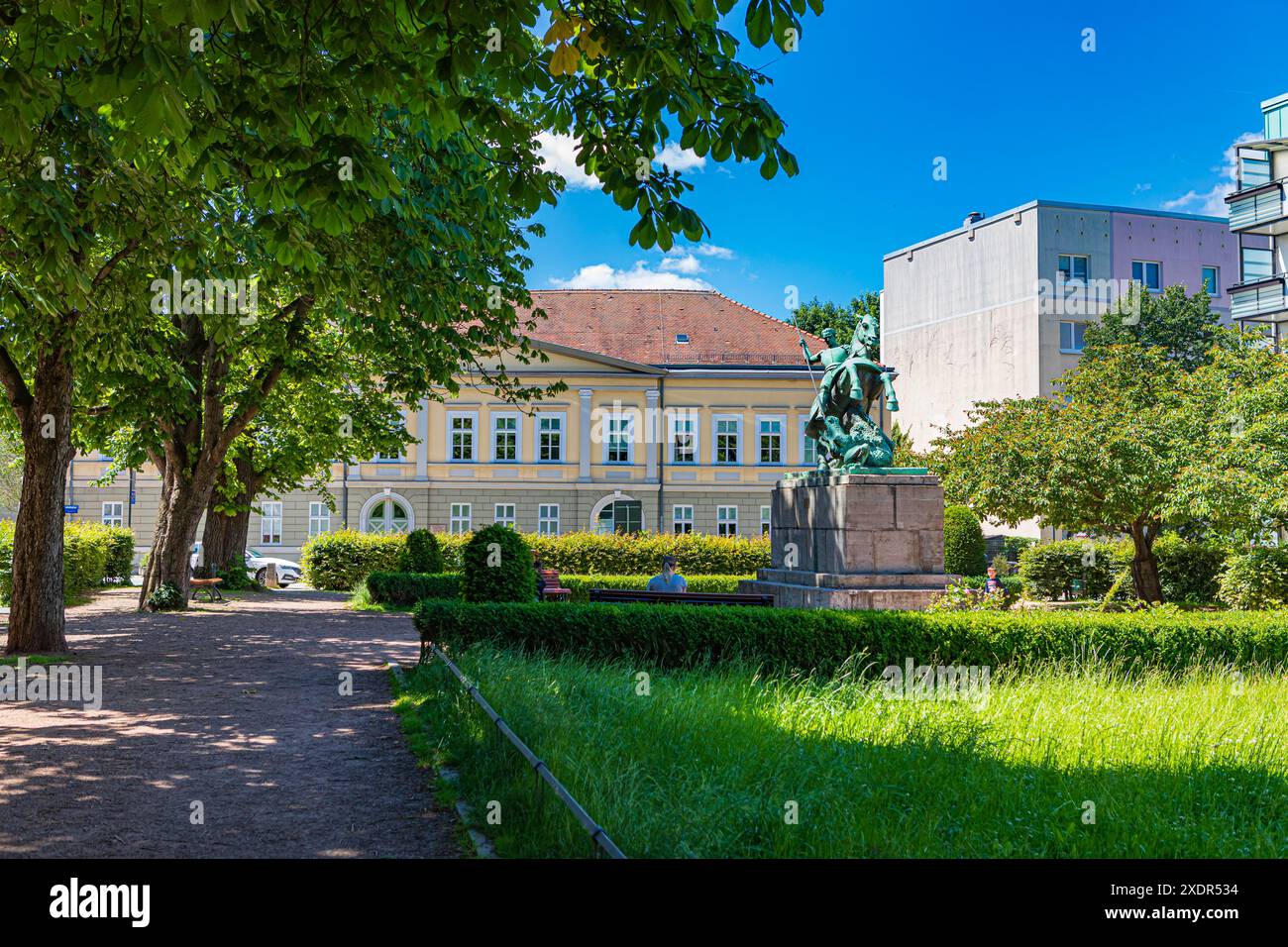 Siegfried le monument tueur de dragon dans la ville d'Eisenach en Thuringe, Allemagne. Banque D'Images