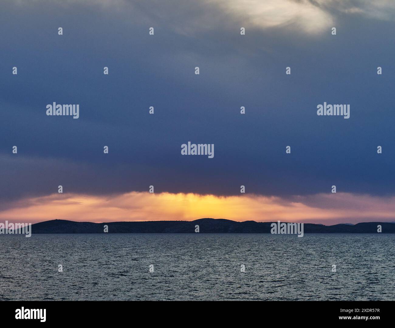 La mer Égée au coucher du soleil, Grèce, Europe Banque D'Images