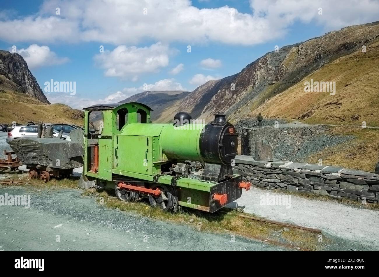 Vieux train diesel à Honister Slate mine Lake District National Park Cumbria Angleterre Royaume-Uni GB Grande-Bretagne Banque D'Images