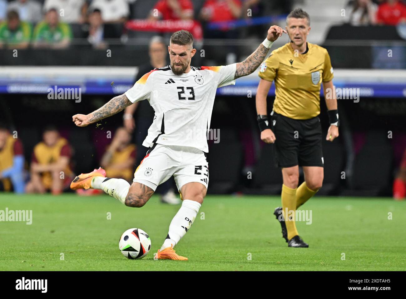 Robert Andrich (23 ans) de l'Allemagne photographié lors d'un match de football entre les équipes nationales de Suisse et d'Allemagne le troisième jour du groupe A dans la phase de groupes du tournoi UEFA Euro 2024 , le dimanche 23 juin 2024 à Francfort , Allemagne . PHOTO SPORTPIX | David Catry Banque D'Images