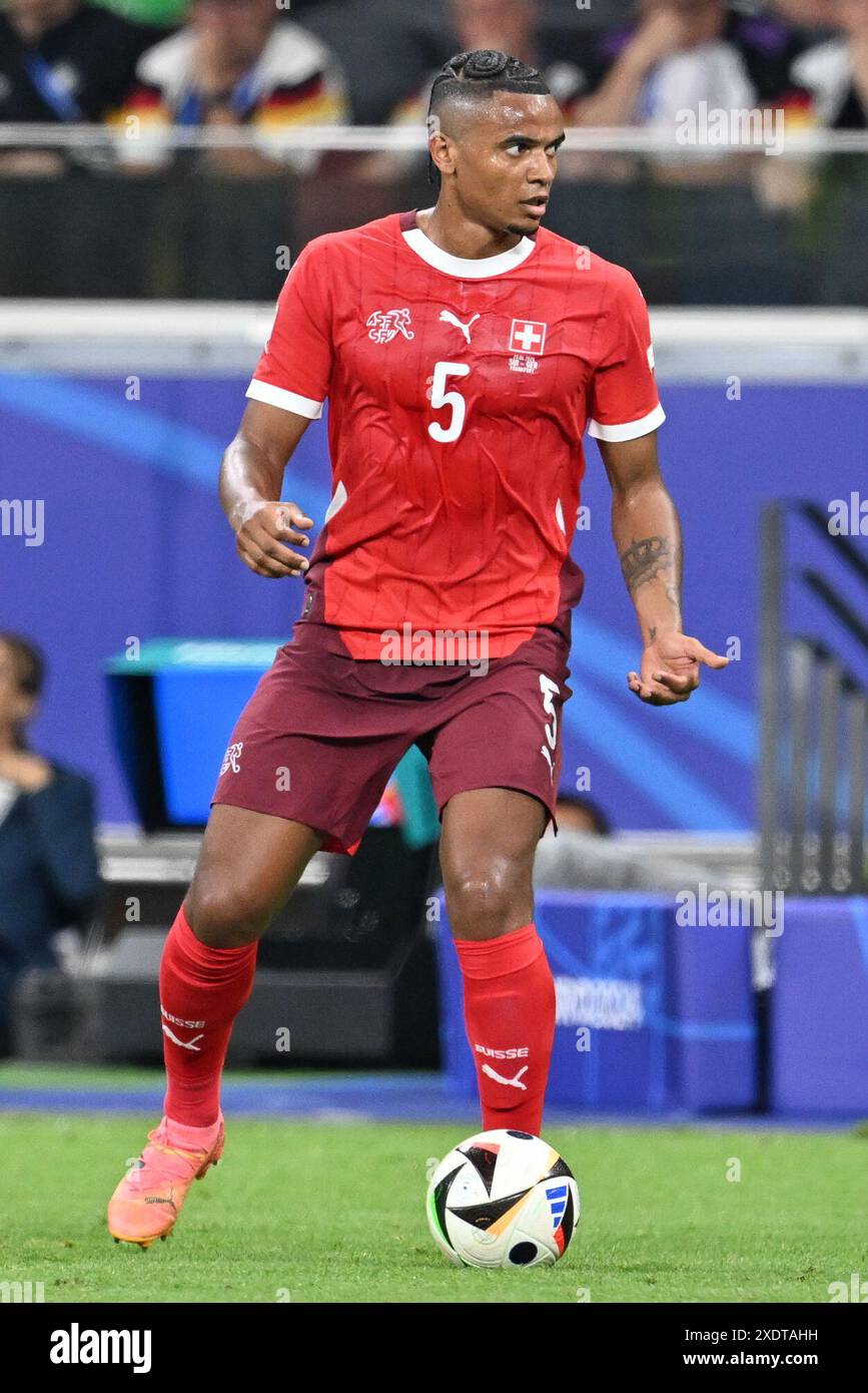 Manuel Akanji (5) de Suisse photographié lors d'un match de football entre les équipes nationales de Suisse et d'Allemagne lors de la troisième journée du groupe A dans la phase de groupes du tournoi UEFA Euro 2024 , le dimanche 23 juin 2024 à Francfort , Allemagne . PHOTO SPORTPIX | David Catry Banque D'Images