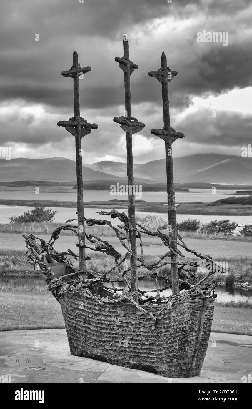 Comté d'Irlande Mayo Murrisk Peninsula National famine Memorial Coffin Ship, sculpture, monochrome Banque D'Images