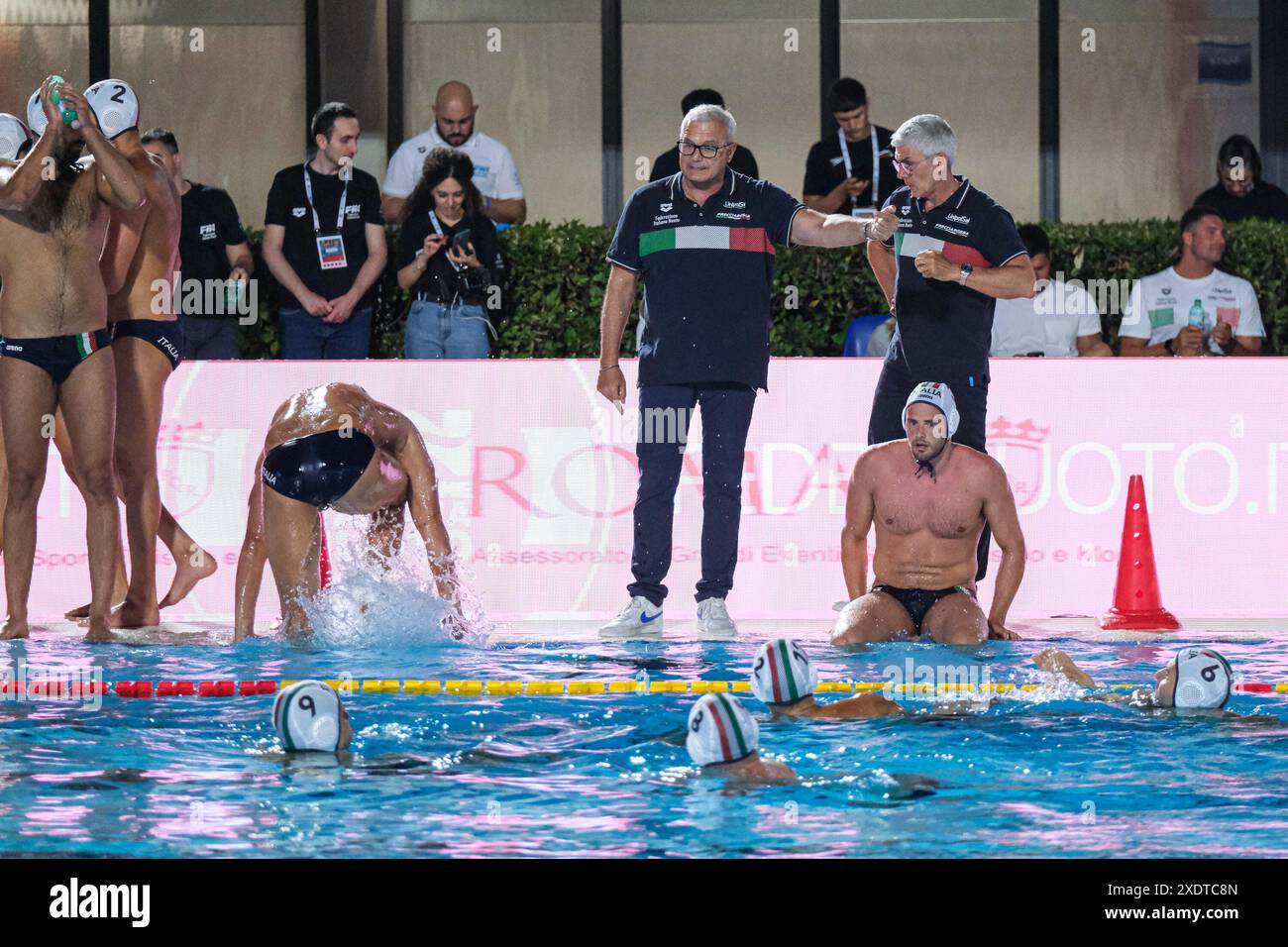 Rome, Italie. 21 juin 2024. L'entraîneur principal de l'Italie Alessandro Campagna lors du match amical de water-polo entre l'Italie et la France au 60ème Settecolli 2024 International Swimming, Stadio del nuoto. L'Italie bat la France avec un score de 10-5 (photo Elena Vizzoca/SOPA images/SIPA USA) crédit : SIPA USA/Alamy Live News Banque D'Images
